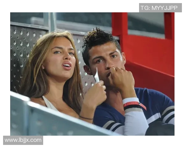 揭秘那些著名足球球星与他们宠物之间的温馨趣事与感人故事 揭秘那些著名足球球星与他们宠物之间的温馨趣事与感人故事