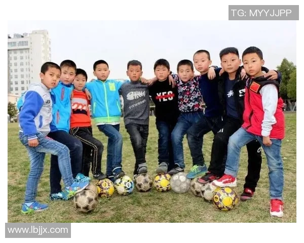 粤语足球巨星风采:从街头到绿茵场的荣耀与坚持