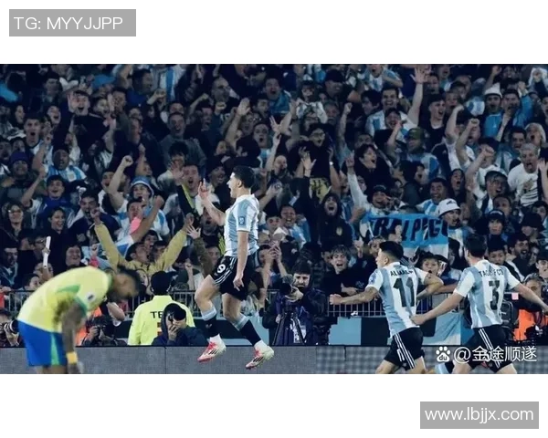 当足球球星突然闯入合影如何应对巧妙化解尴尬局面 当足球球星突然闯入合影如何应对巧妙化解尴尬局面