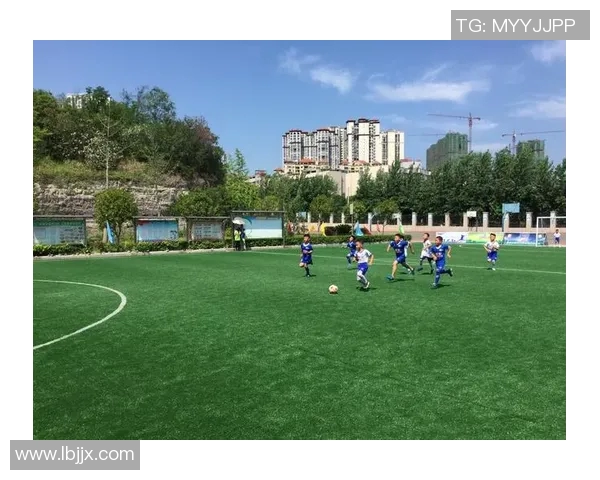 西藏职业技术学院足球球星:奋力拼搏成就梦想的年轻力量 西藏职业技术学院足球球星:奋力拼搏成就梦想的年轻力量