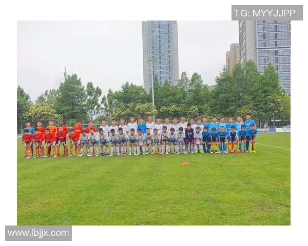 球星号定制足球闪耀登场彰显运动激情与青春无限魅力